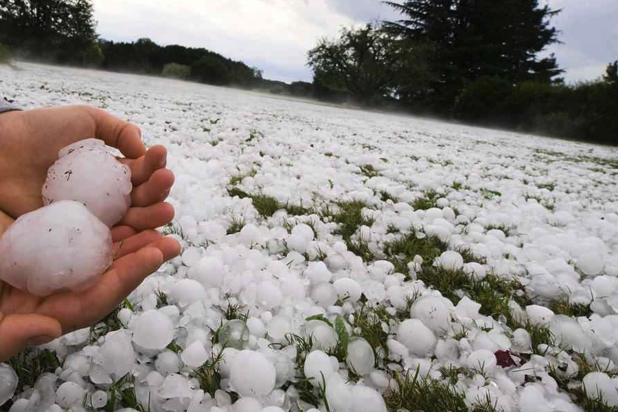 經常發生冰雹災害的地區有什麼氣候特點？