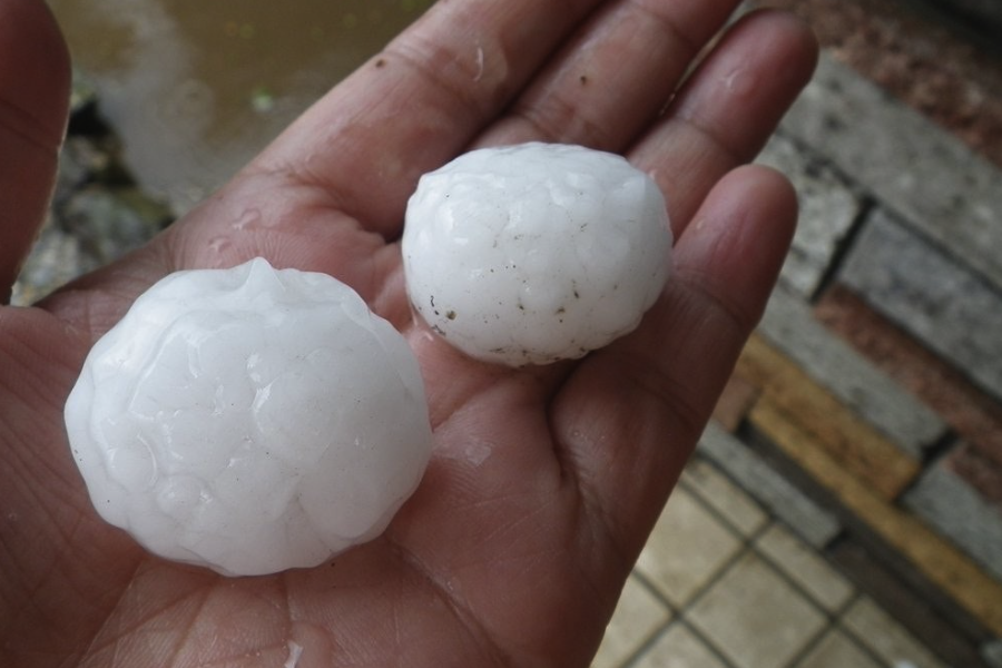 經常發生冰雹災害的地區有什麼氣候特點？