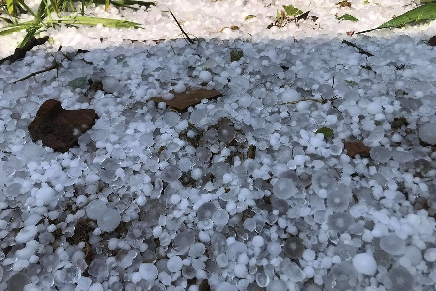 冰雹怎麼圍繞雹核進行形成？